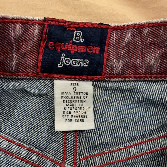 vintage denim mom shorts, with red detailing - Picture 2 of 4